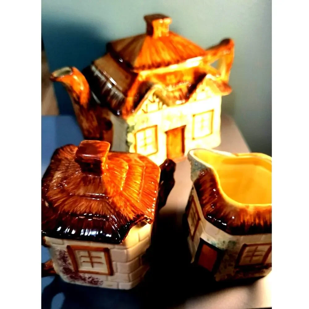 792. Vintage Keele St. Pottery Cottage Tea Set